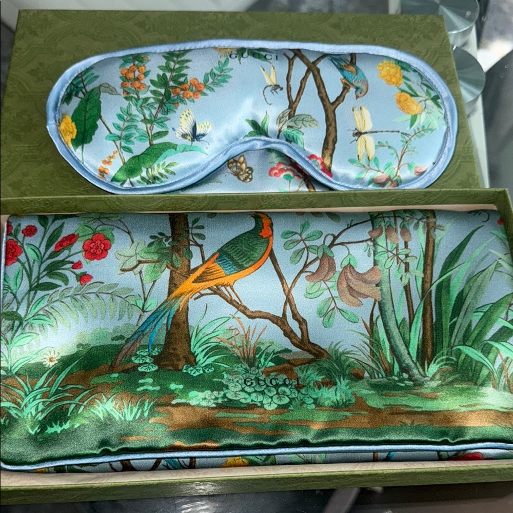 Gucci mask comes with a pouch and a box